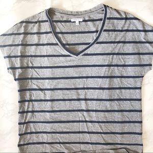 Style mint oversized v neck tee XS